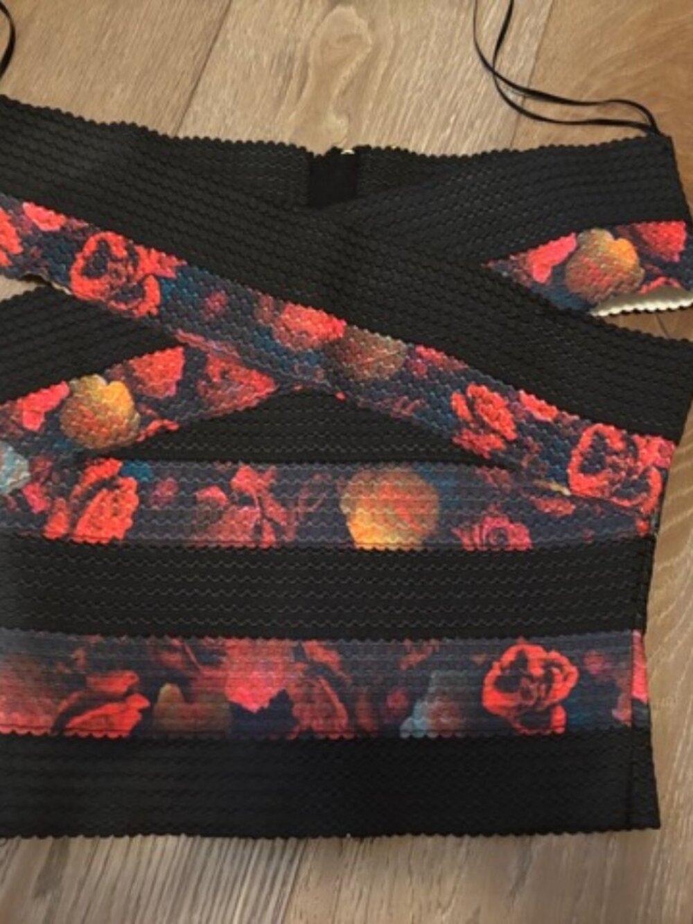 GUESS Floral Bandage Corset Top XS Cutout with Zipper Back & Red